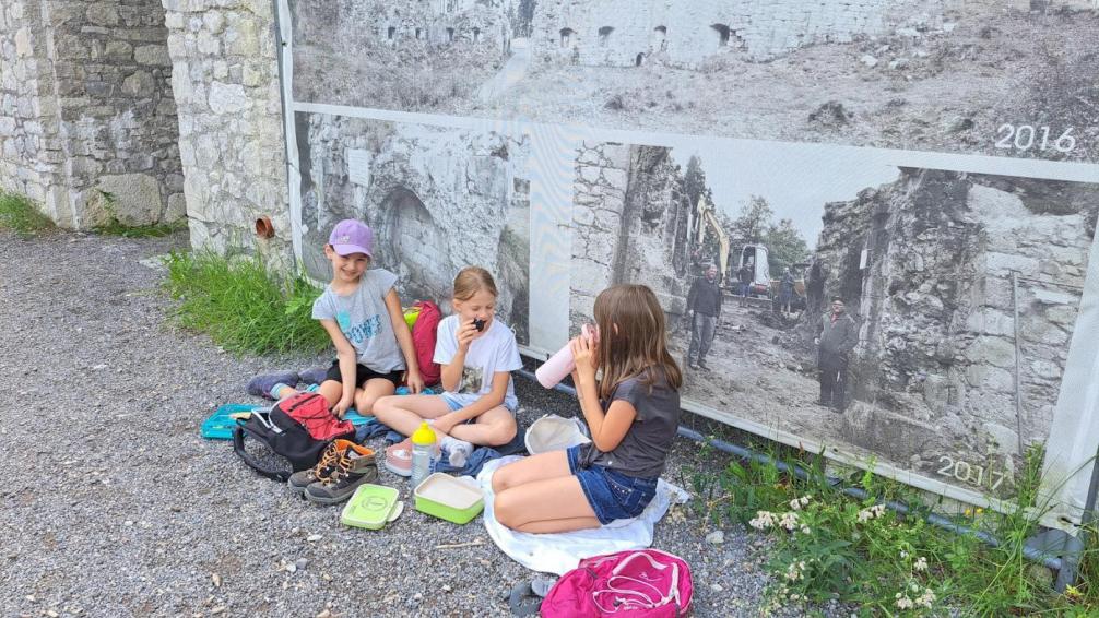 3 Mädchen jausnen