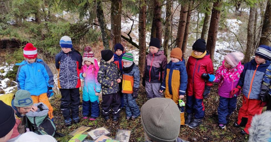 Kinder entdecken Tierspuren